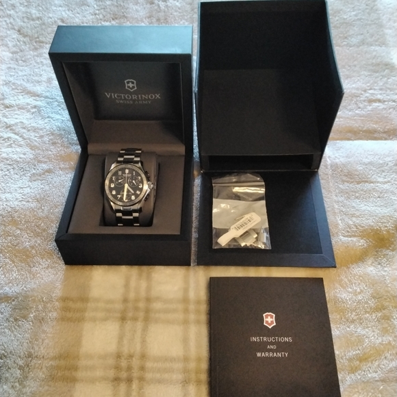 VICTORINOX SWISS ARMY Chronograph Classic MEN ❤ LIKE NEW! - Picture 2 of 7